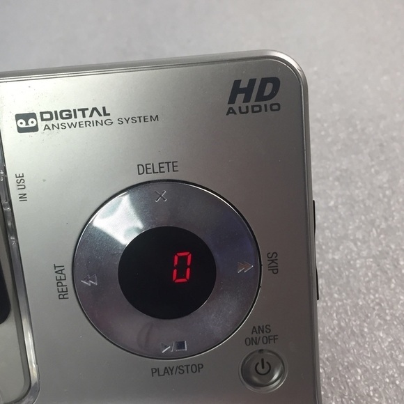 Vtech DECT 6.0 Digital Answering System with Speakerphone HD audio 2 handsets - Picture 8 of 14